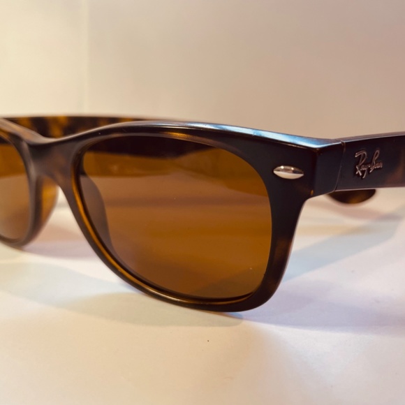 Ray Ban Wayfarers model #2132 52 mm lens Tortoise Brown - Picture 2 of 8